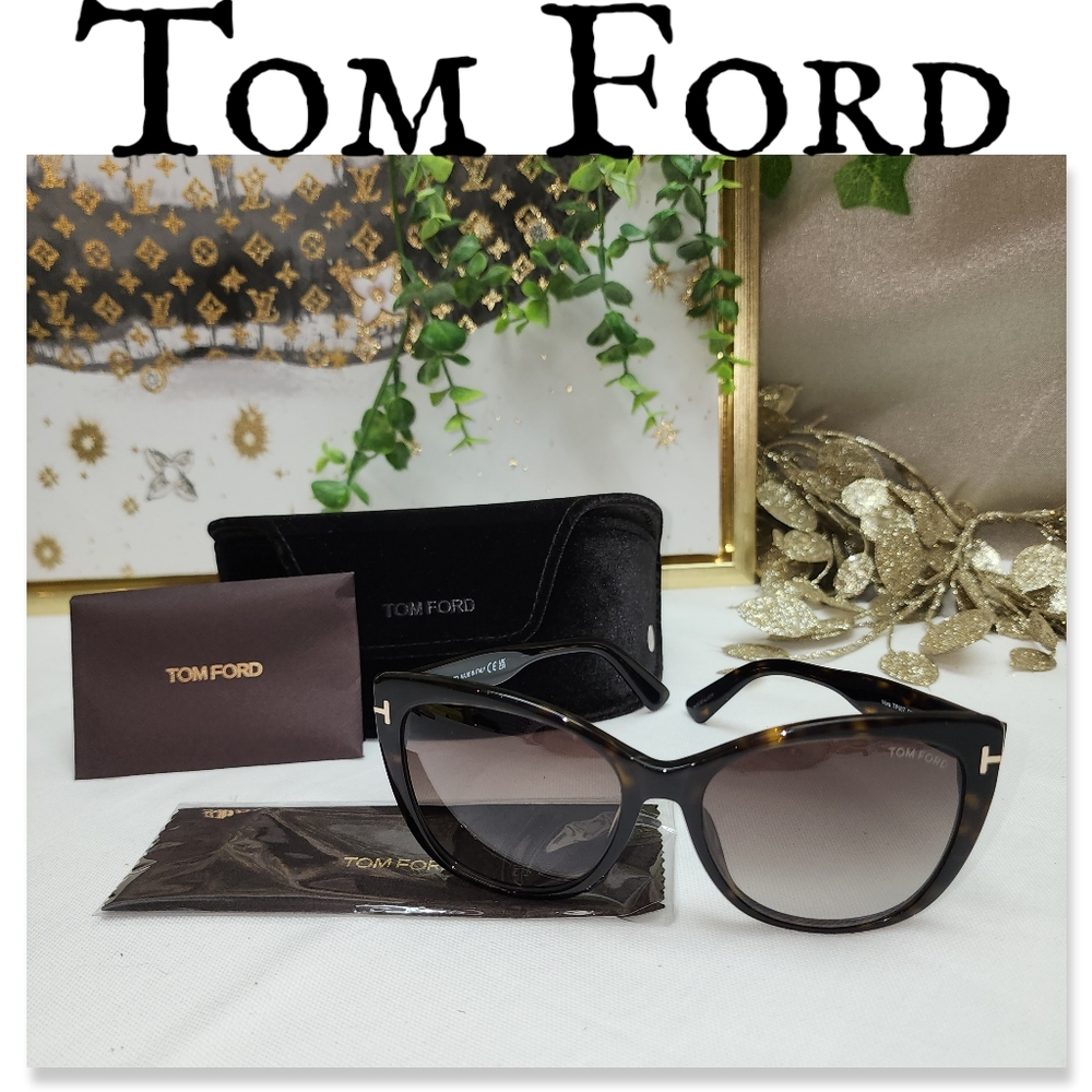 NWOT Tom Ford Nora FT0937 52K Sunglasses With Case And Paperwork